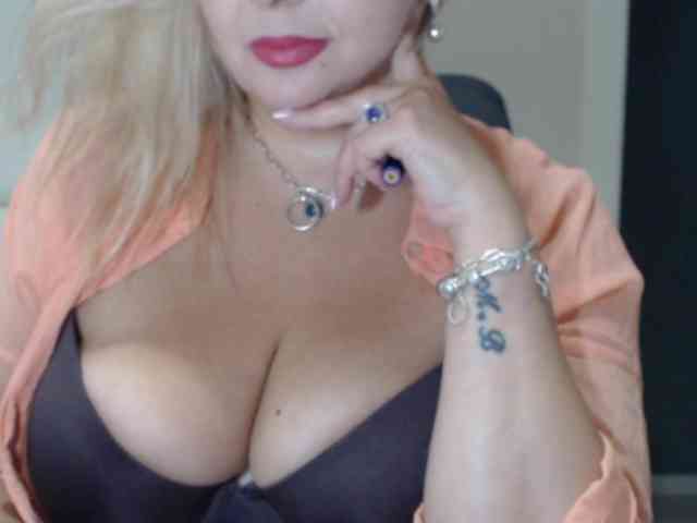 aniutkamau webcam