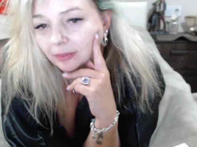aniutkamau webcam