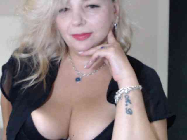 aniutkamau webcam