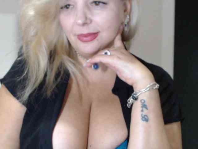 aniutkamau webcam