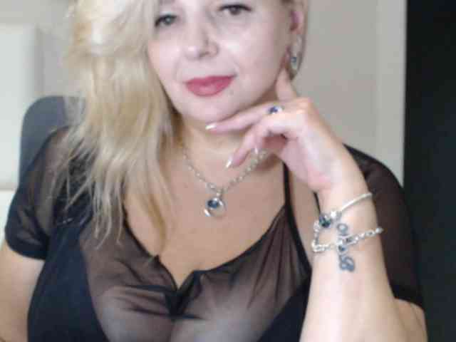 aniutkamau webcam
