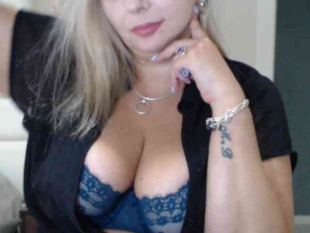 aniutkamau webcam