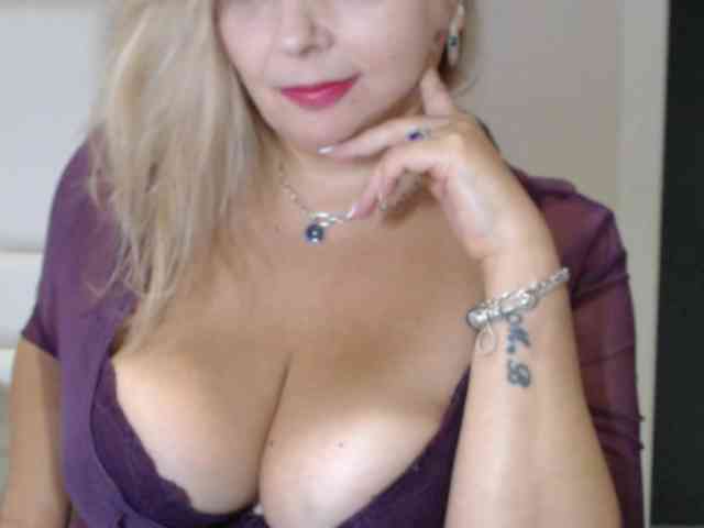 aniutkamau webcam