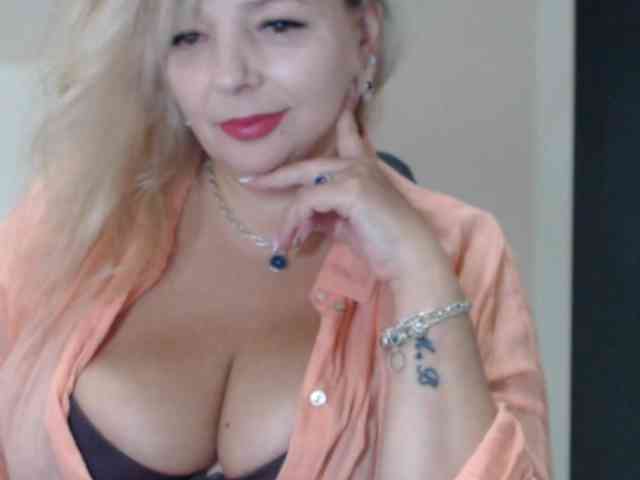 aniutkamau webcam