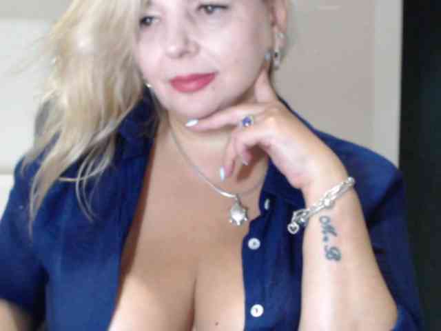 aniutkamau webcam