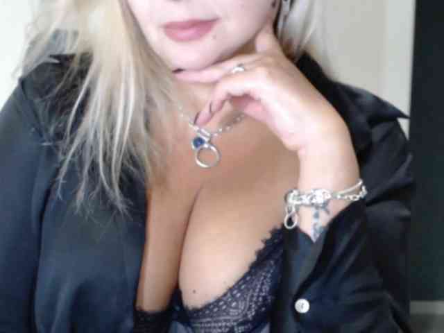 aniutkamau webcam