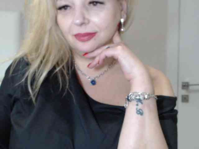 aniutkamau Live Webcam on BongaCams