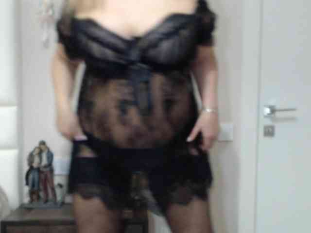aniutkamau webcam