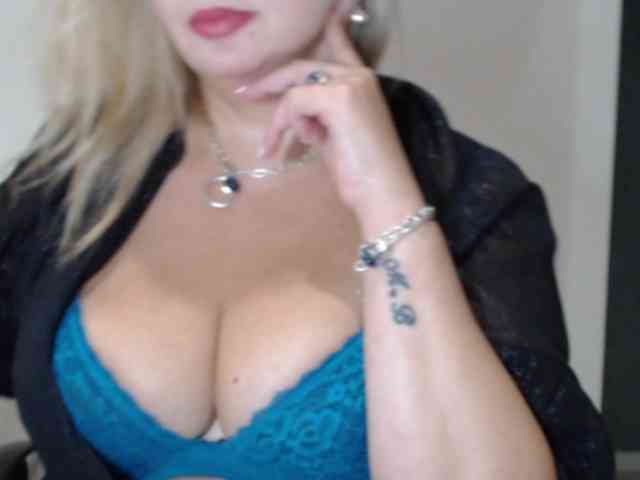 aniutkamau webcam