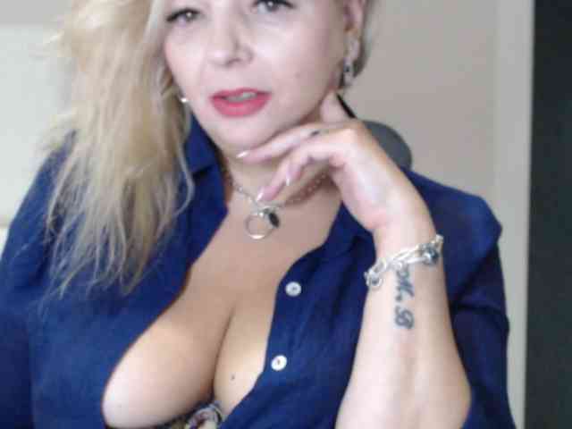 aniutkamau webcam