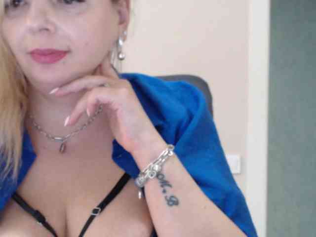 aniutkamau webcam