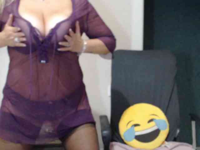 aniutkamau webcam