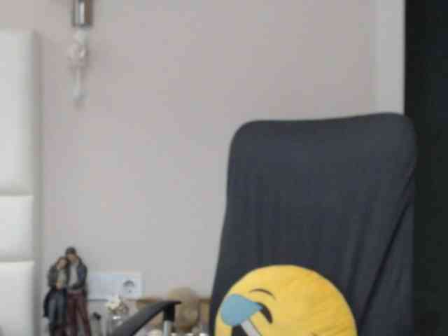 aniutkamau webcam