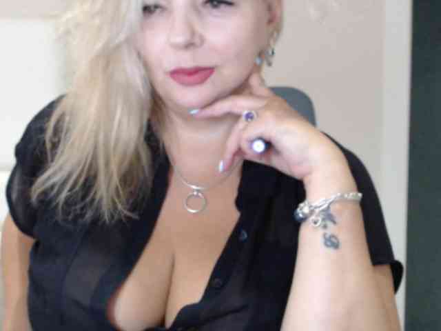 aniutkamau webcam