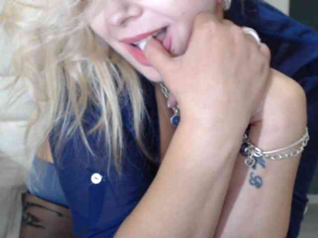 aniutkamau webcam