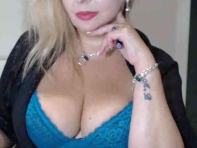 aniutkamau webcam
