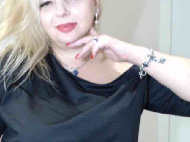 aniutkamau Live Webcam on BongaCams