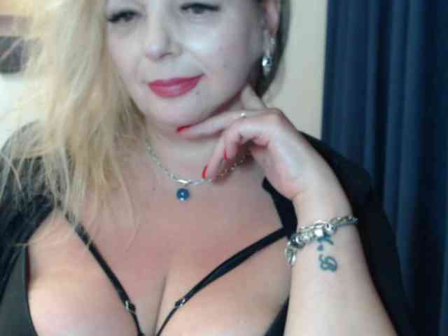 aniutkamau Live Webcam on BongaCams
