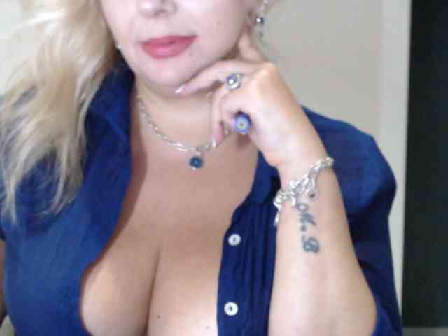aniutkamau webcam