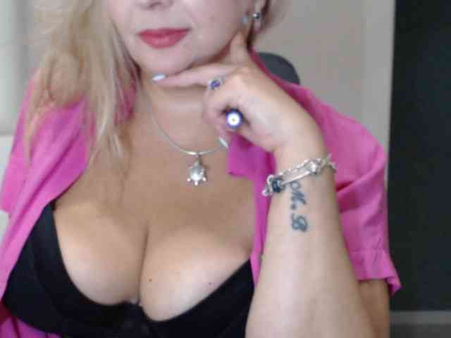 aniutkamau webcam