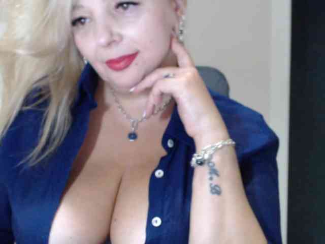 aniutkamau webcam