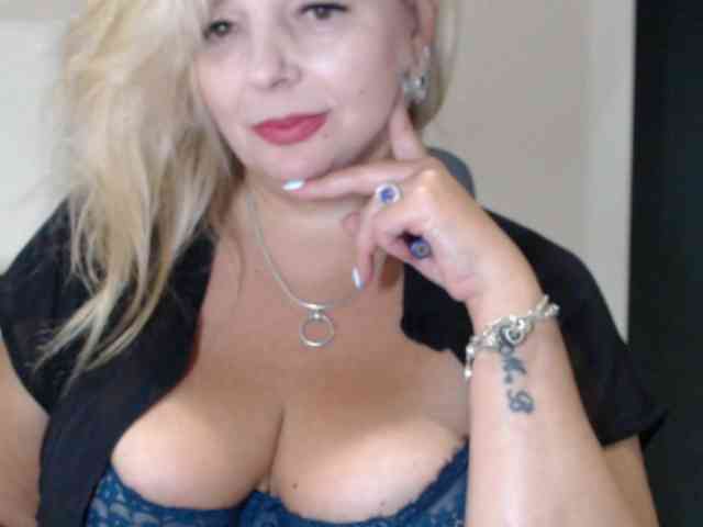 aniutkamau Live Webcam on BongaCams