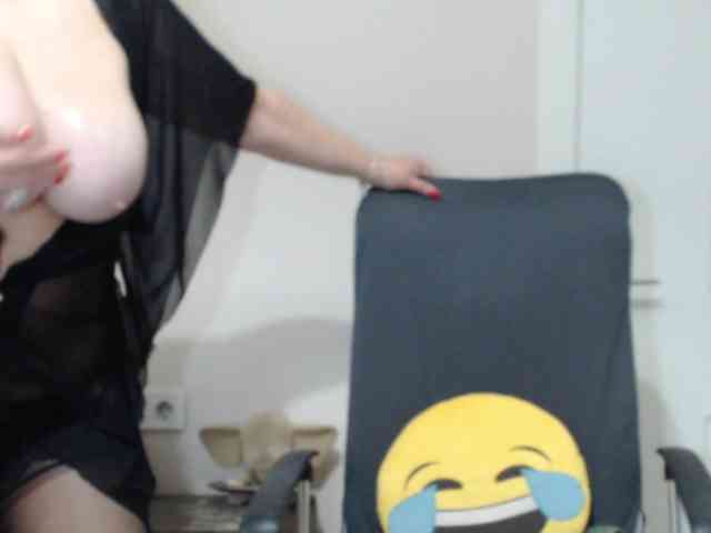aniutkamau webcam