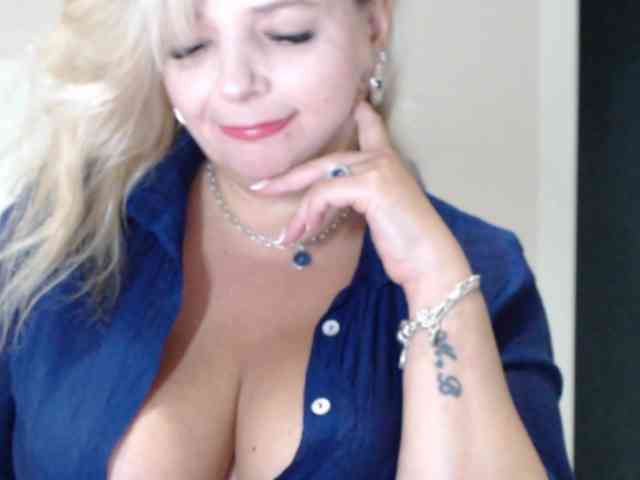 aniutkamau webcam