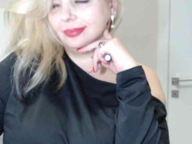 aniutkamau Live Webcam on BongaCams