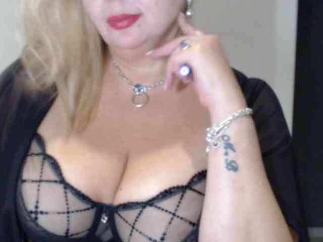 aniutkamau webcam