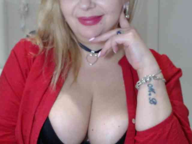 aniutkamau webcam
