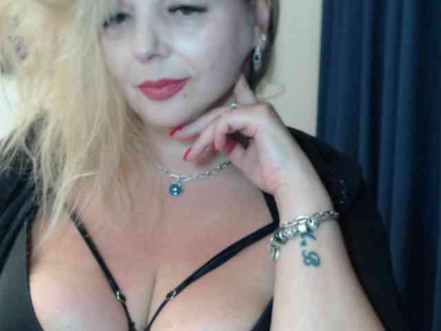 aniutkamau Live Webcam on BongaCams