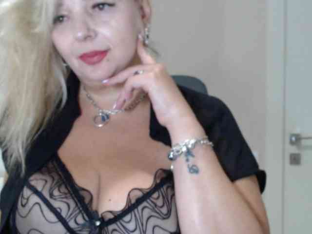 aniutkamau webcam