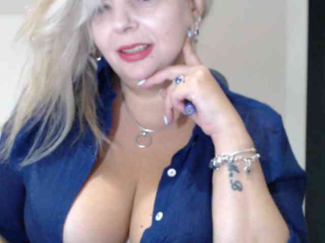aniutkamau webcam