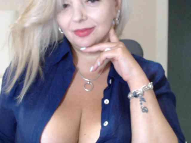 aniutkamau webcam