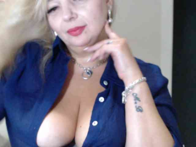 aniutkamau webcam