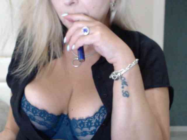aniutkamau webcam