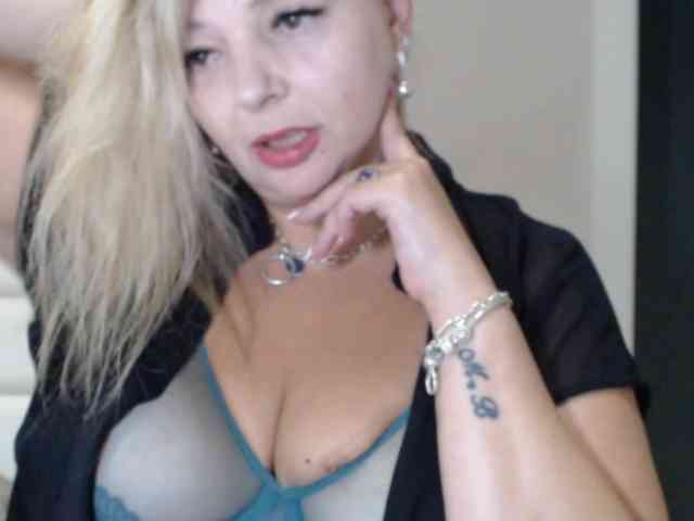 aniutkamau webcam