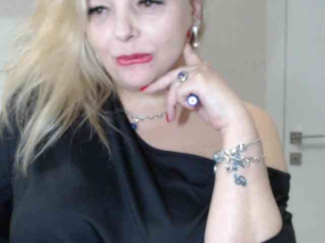 aniutkamau Live Webcam on BongaCams