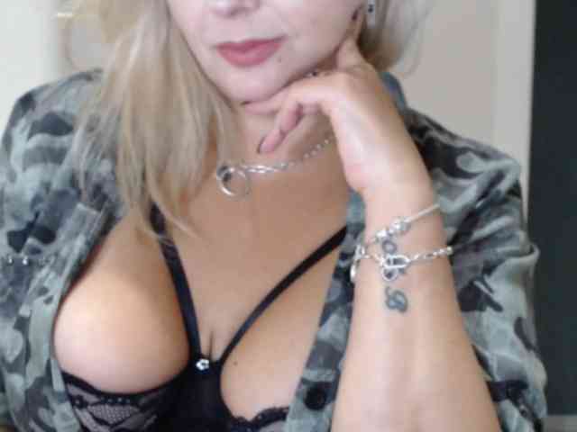 aniutkamau webcam