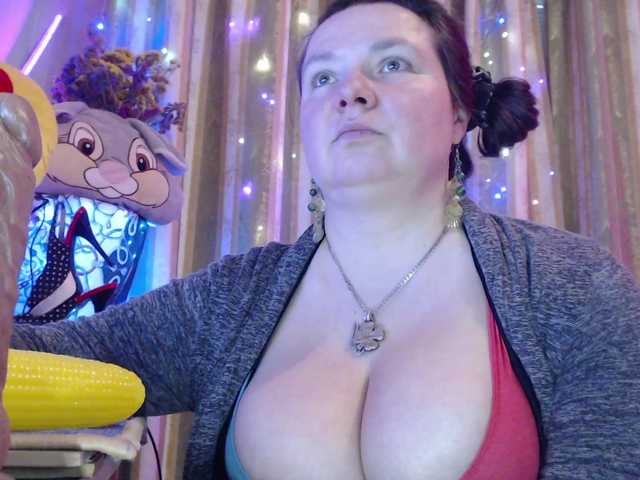 VIPLLLaraVIP's BongaCams show and profile