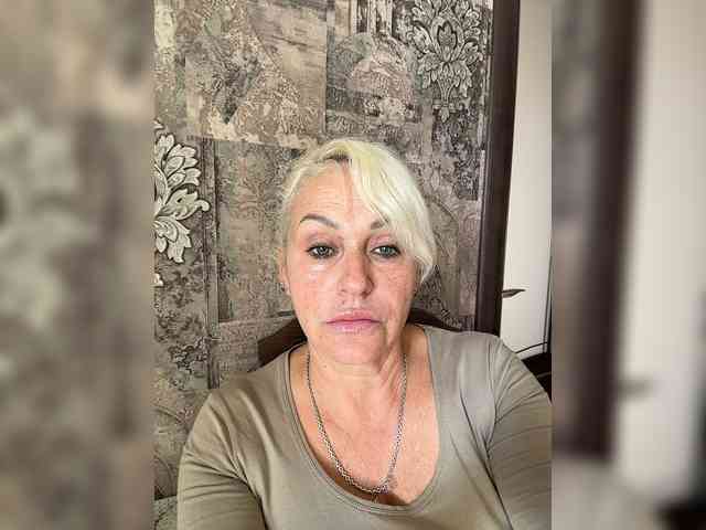 Sandra-Boobs webcam