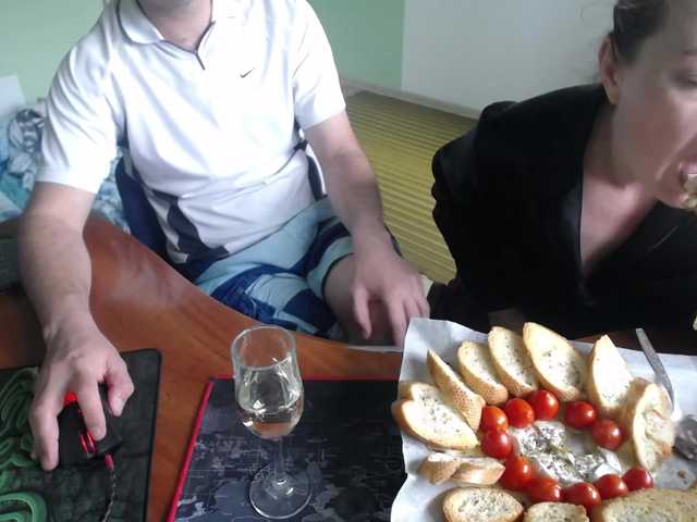 le modèle Amalteja2 est en webcam porno dans un show sur le site bongacams, il possède les tags suivants: White/Caucasian,Blonde,Shaved