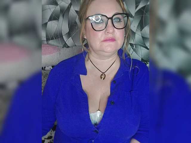Milli1983, 43 y/o - Live Cam on BongaCams