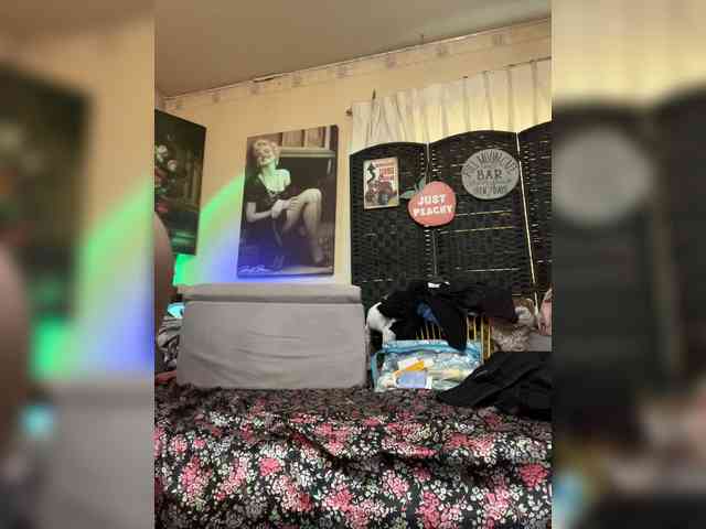 PrurientGem webcam