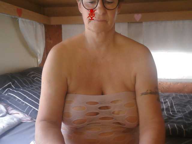 illymaus live cam on BongaCams