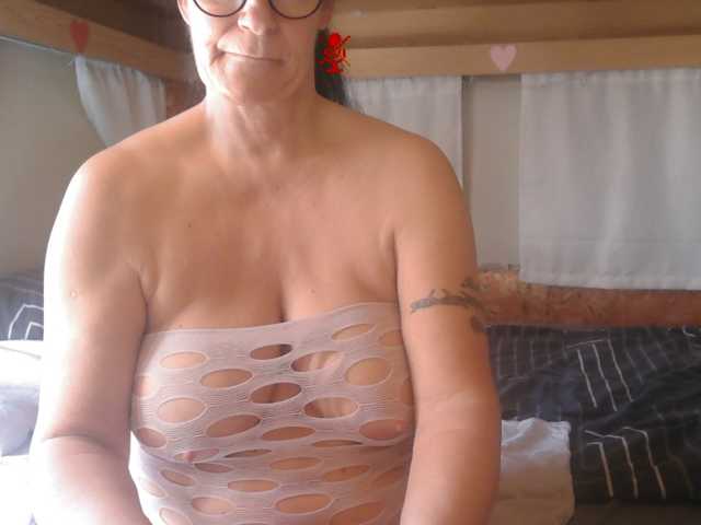 illymaus, en directo ahora en BongaCams