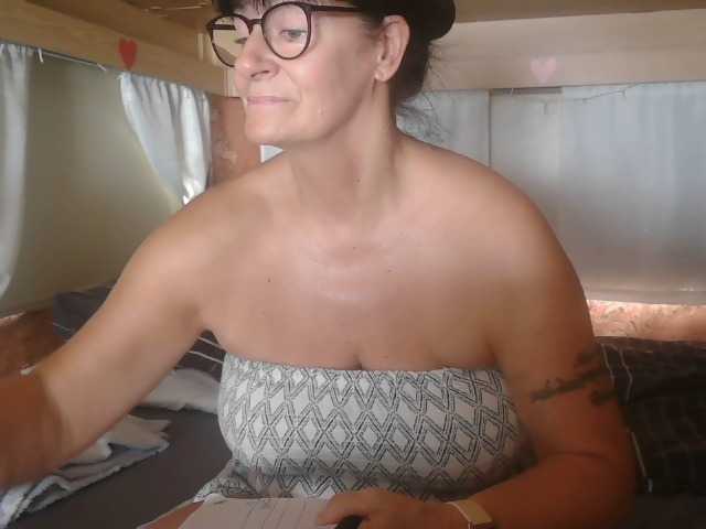 illymaus live cam on BongaCams