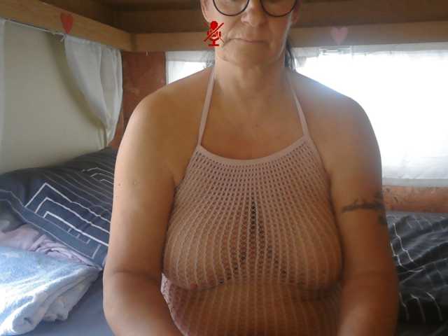 illymaus, en vivo ahora en BongaCams