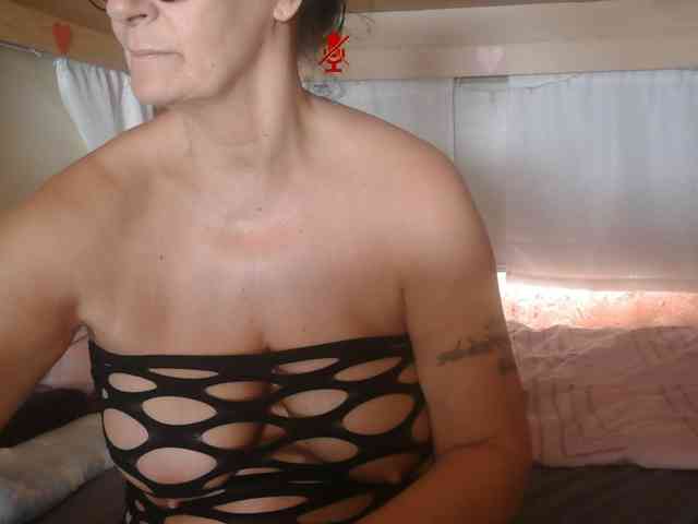 illymaus live female cam on bongacams